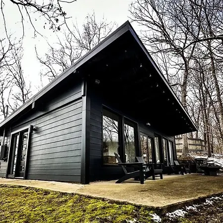 Black Walnut Cabin Villa
